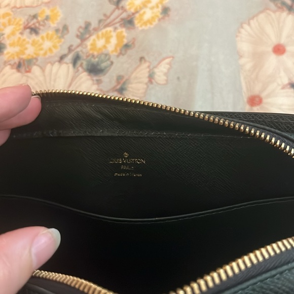 Authenticated Louis Vuitton Taiga Baikal Clutch Handbag Green Leather - Picture 3 of 4